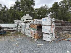 14 x Pallet of Assorted Bricks and Blocks - picture2' - Click to enlarge