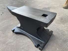 200lb Cast Iron Anvil  - picture1' - Click to enlarge