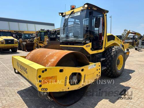 caption BOMAG BW213D-5 Vibratory Single Drum Smooth