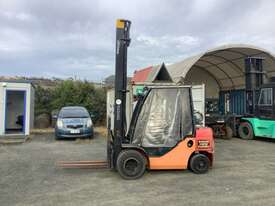 2010 Toyota 32-8FG25 Forklift - picture2' - Click to enlarge