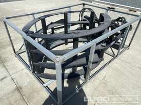 Unused Bale Clamp to suit Skidsteer Loader - picture0' - Click to enlarge