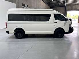 2018 Toyota Hiace Commuter 4X4  Diesel - picture2' - Click to enlarge
