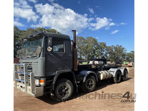 1993 Volvo 8x4 Hooklift Truck