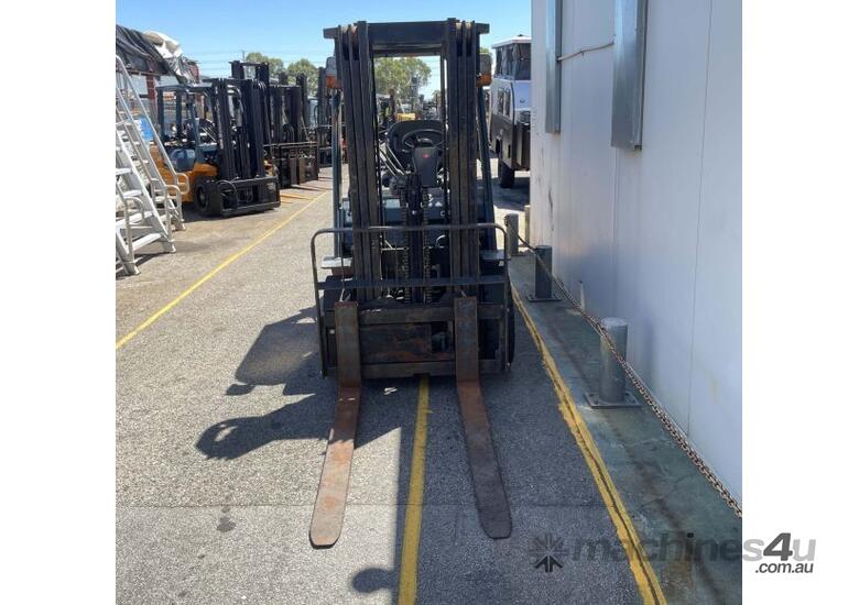caption Toyota 2500kg LPG Forklift With Three Stage 4500mm Mast & Sideshift