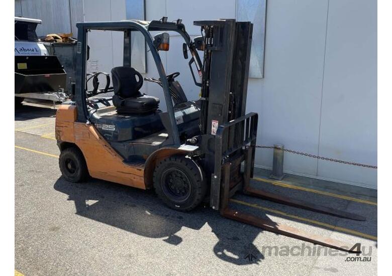 caption Toyota 2500kg LPG Forklift With Three Stage 4500mm Mast & Sideshift