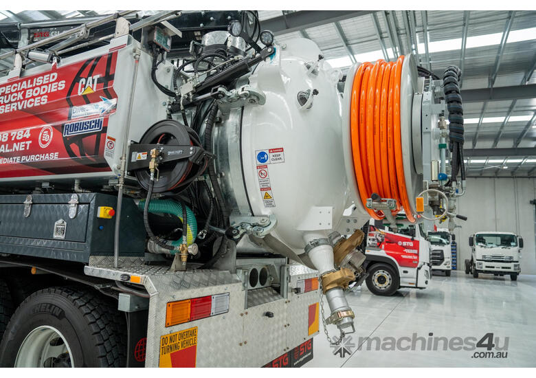 Isuzu FYJ 300-350 Vacuum Tanker Truck