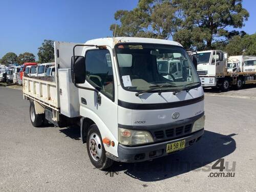 2004 Toyota Dyna 200 Tipper