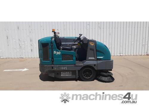 caption TENNANT S30XP Sweeper