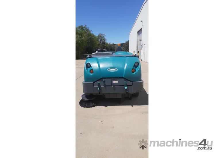 caption TENNANT S30XP Sweeper