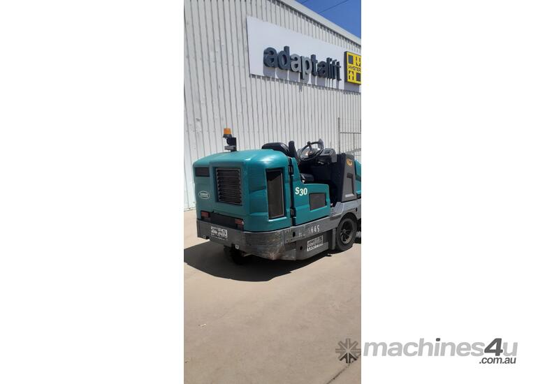 caption TENNANT S30XP Sweeper