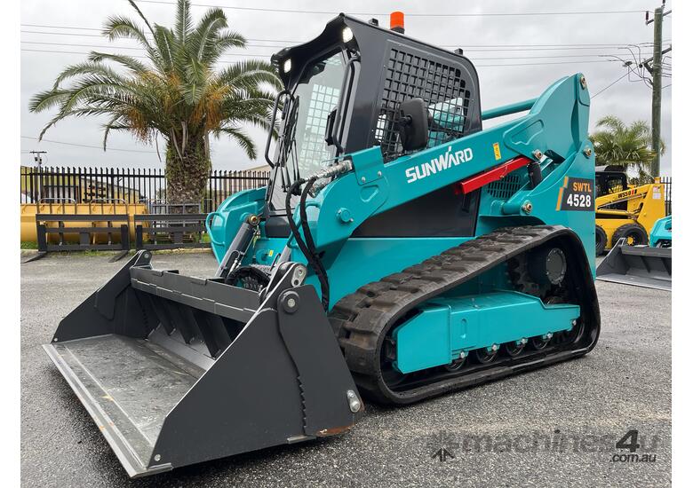 caption Sunward SWTL4528 Posi Track: Powerful 4,600kg Compact Loader for Versatile Applications