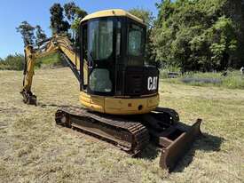 2004 CAT 304 CR EXCAVATOR - picture1' - Click to enlarge