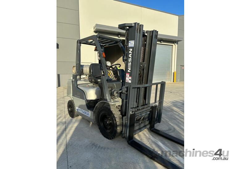 caption Wollongong Forklift: 2014 Nissan 2.5T LPG, 3-Stage Container Mast, 4.7m Lift!