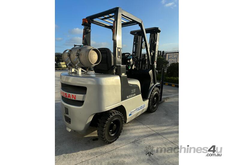 caption Wollongong Forklift: 2014 Nissan 2.5T LPG, 3-Stage Container Mast, 4.7m Lift!