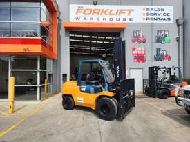 Toyota Forklift 4.5T Diesel Dual Wheel Wide Carriage with Tyne Positioners - picture0' - Click to enlarge