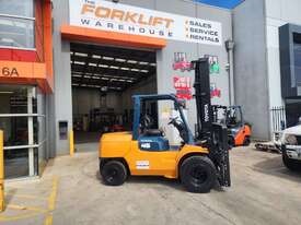 Toyota Forklift 4.5T Diesel Dual Wheel Wide Carriage with Tyne Positioners - picture0' - Click to enlarge