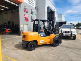 Toyota Forklift 4.5T Diesel Dual Wheel Wide Carriage with Tyne Positioners - picture1' - Click to enlarge