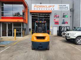 Toyota Forklift 4.5T Diesel Dual Wheel Wide Carriage with Tyne Positioners - picture2' - Click to enlarge