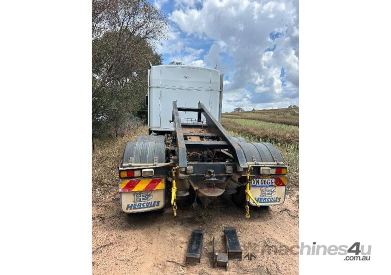 caption FREIGHTLINER FL112 PRIME MOVER