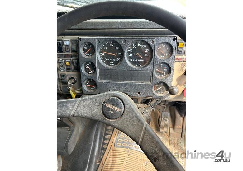 caption FREIGHTLINER FL112 PRIME MOVER