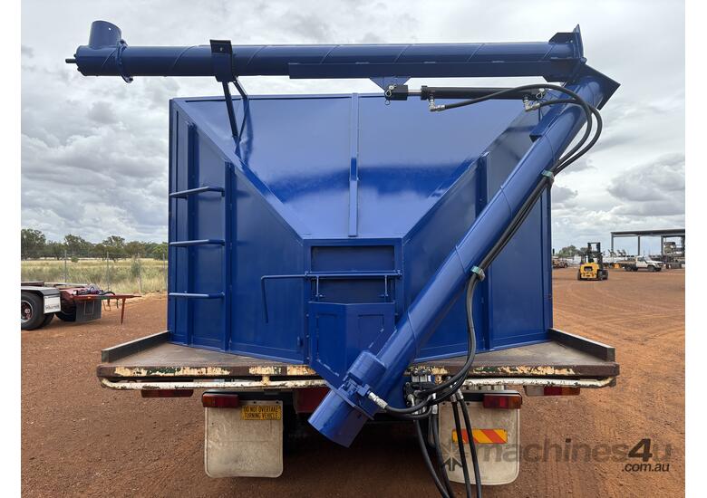 caption Feed Bin with Auger