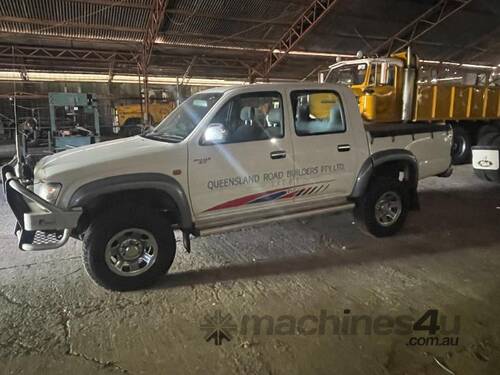 caption Toyota Hilux Dual Cab , built 1999,2.7 4cylinder petrol engine