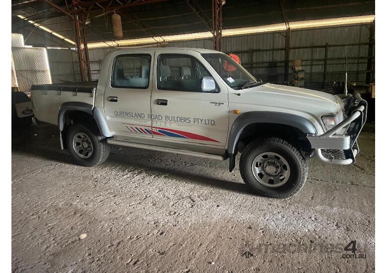 caption Toyota Hilux Dual Cab , built 1999,2.7 4cylinder petrol engine