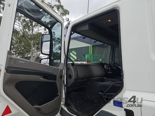 caption 2017 DAF CF 85.510 CF 8x4 Tray Truck (34T GVM) (AUTO)