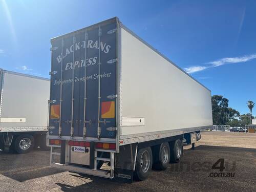 2013 Lucar Standard Refrigerated Pantech Tri Axle