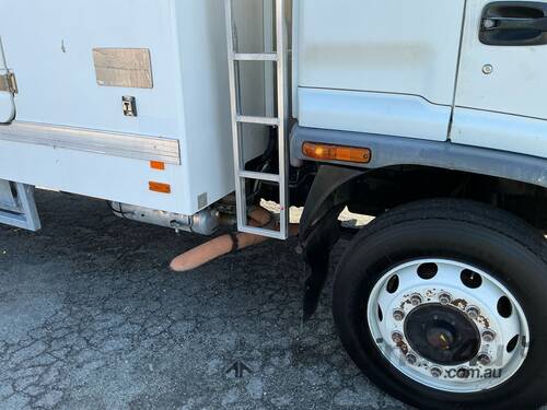 caption 2007 Isuzu FTR900 Refrigerated Pantech