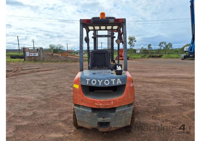 caption 2012 TOYOTA 62-8FD30 FORKLIFT