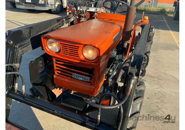 caption Kubota L2000DT Tractor / Loader