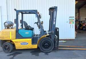 Komatsu 4.0T LPG counterbalance forklift.