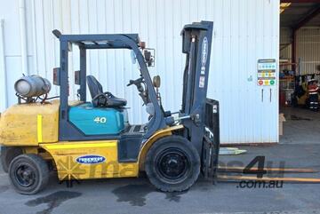 Komatsu 4.0T LPG counterbalance forklift. Komatsu 4.0T LPG counterbalance forklift.