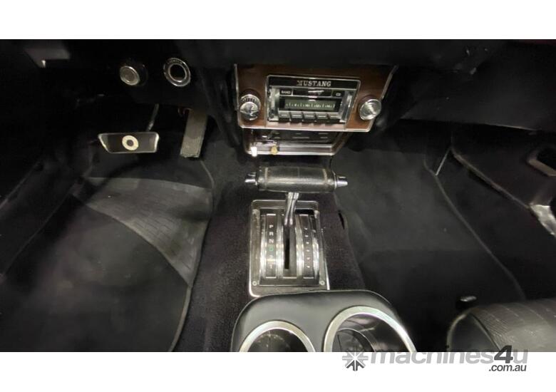 caption 1970 Ford Mustang Convertible V8 Petrol