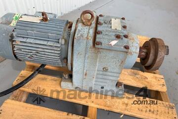 Geared Unit SEW 4 Kw Model R87 DV112R4 Geared Unit SEW 4 Kw Model R87 DV112R4