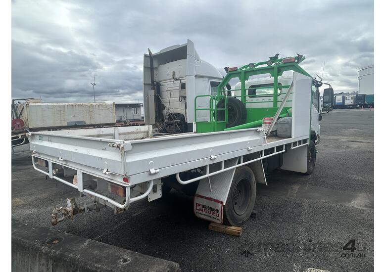 caption 2016 Isuzu NPS 75-155 Table Top