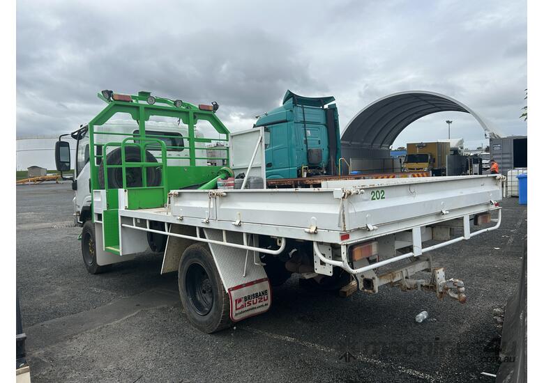 caption 2016 Isuzu NPS 75-155 Table Top