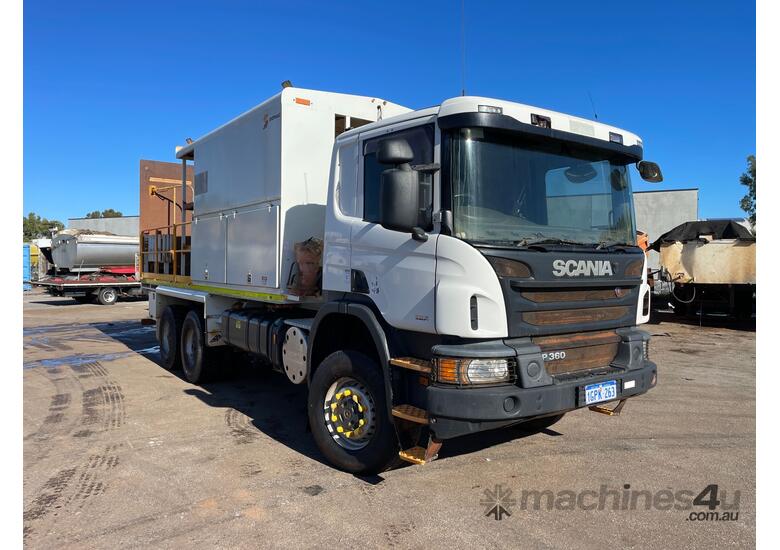 2018 Scania P360 Service Body Day Cab