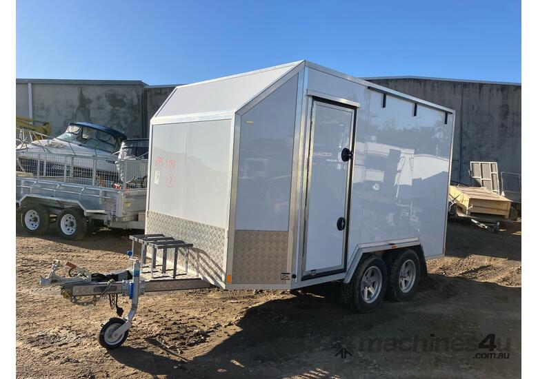 caption 2014 Maxim Trailers Tandem Axle Enclosed Trailer