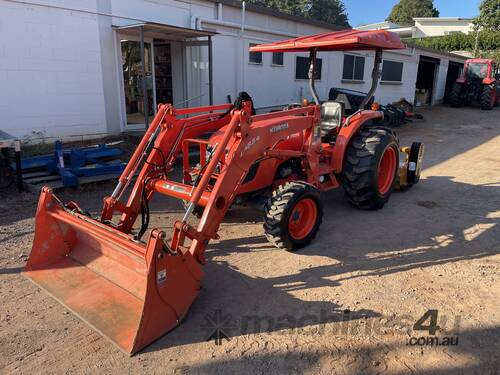 caption Kubota MX5100 tractor wit 4in1 loader