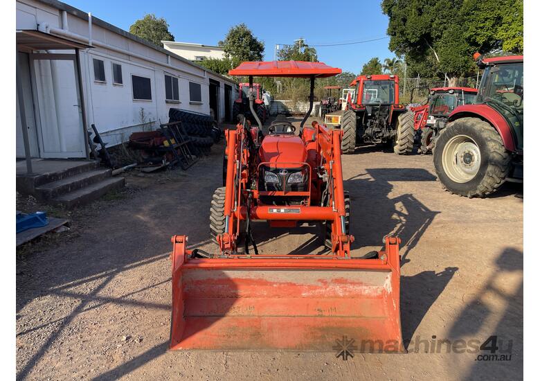 caption Kubota MX5100 tractor wit 4in1 loader