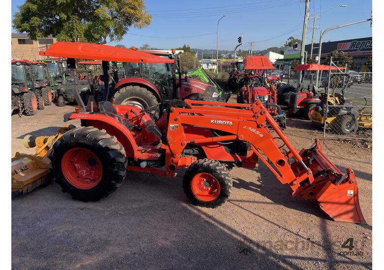 caption Kubota MX5100 tractor wit 4in1 loader