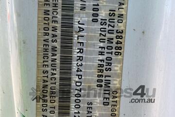 2013 Isuzu FRR600 Flat Bed Tray 2013 Isuzu FRR600 Flat Bed Tray