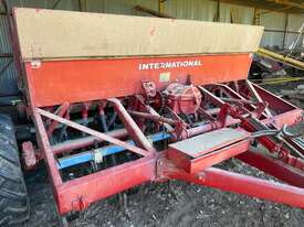International 511 Combine + Rotary Harrows - picture1' - Click to enlarge