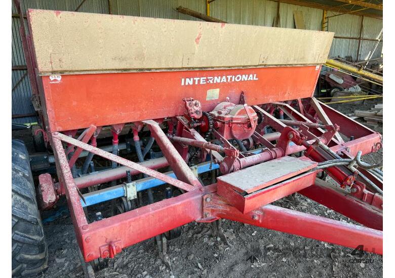 International 511 Combine + Rotary Harrows