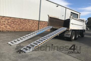 4.5m - 10Tonne Heavy Duty Rubber Track, Rubber Tyre Machinery Loading Ramps