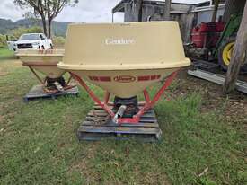 Vicon Fertiliser Spreader - picture1' - Click to enlarge