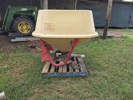 Vicon Fertiliser Spreader - picture2' - Click to enlarge