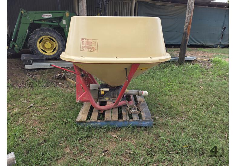 Vicon Fertiliser Spreader